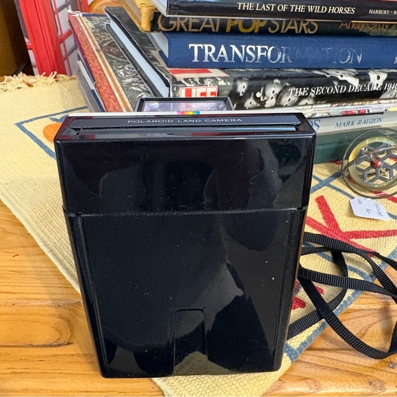 Vintage Polaroid OneStep SX-70 Land Camera with a Q-Light Flash attachment - Picture 7 of 11